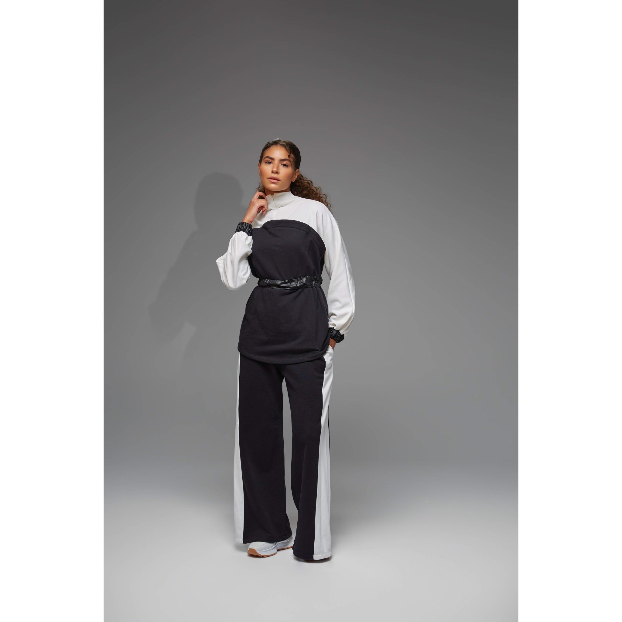 Dual Colored Tracksuit in Black & White